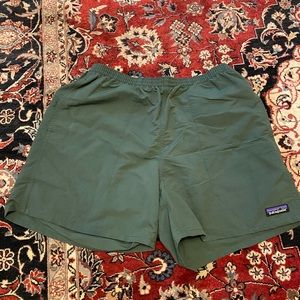Patagonia - men’s baggies shorts 5” - MD - green